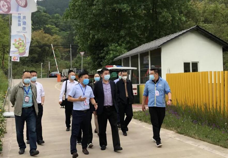 尊龙集团官网集团辅导到金龙长城景区调研领导工作