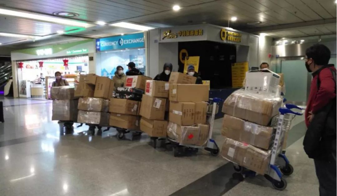 8102de5d-76af-4e13-9223-8f36e241e5db 出格报路|尊龙集团官网集团捐赠首批紧缺防疫物资运抵华西医院