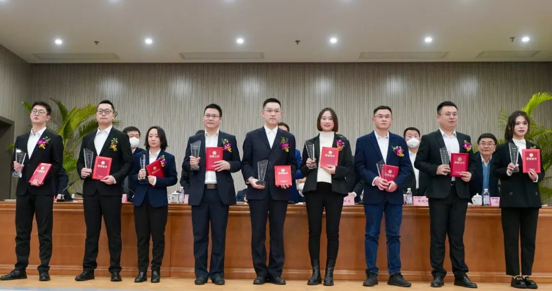 ab82d4b2-e654-4b13-bc26-9e613f0b6343