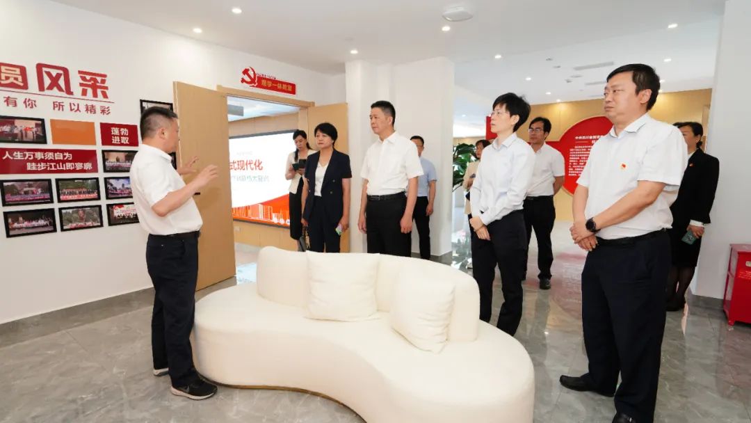 福建省人民当局国有资产监督治理委员会建兴高一行光临尊龙集团官网党５鞑榈餮